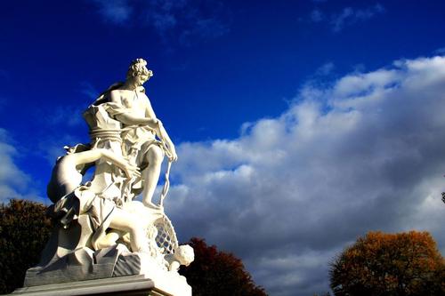 Statues I
