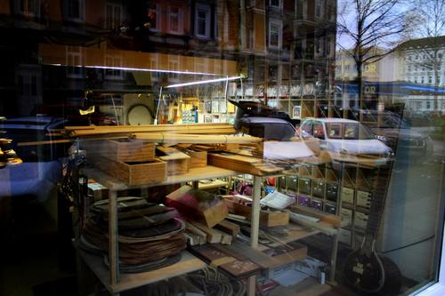 Guitar Maker
