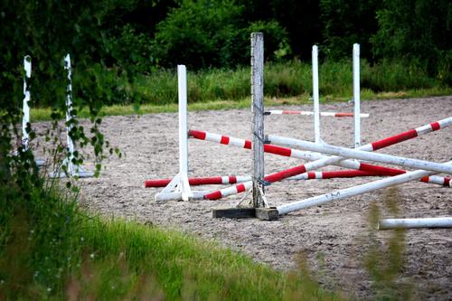 Cross–Pole